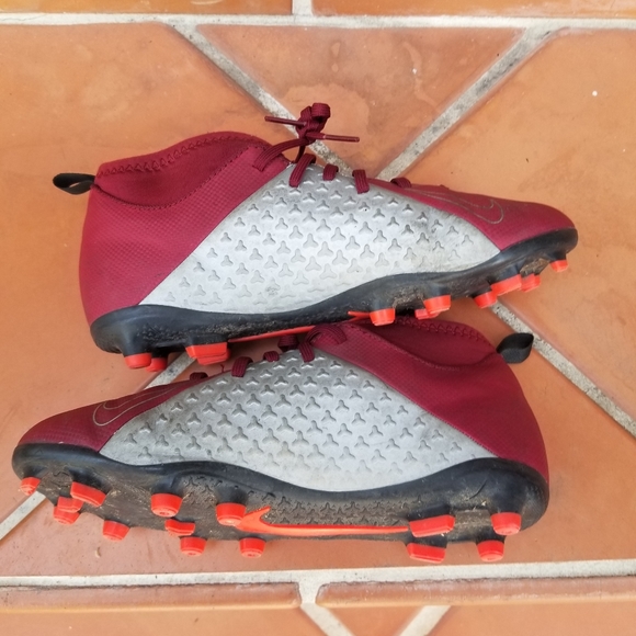 Soccer Cleat - Picture 3 of 5